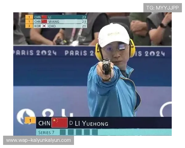 李越宏携妻购物:夺冠后犒赏自己,享受二人时光